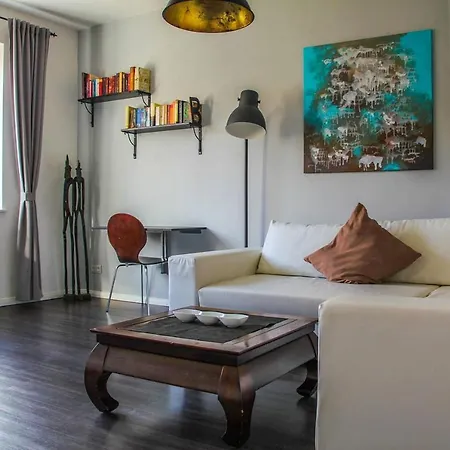 Lägenhet Exklusive 2 Mit Balkon In Lage! *