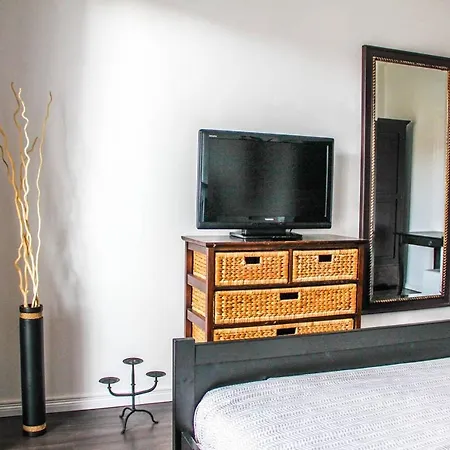 Exklusive 2 Mit Balkon In Lage! Apartment *