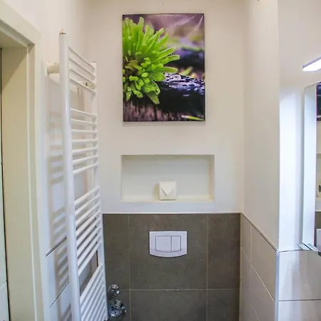 Apartman Exklusive 2 Mit Balkon In Lage! Bréma