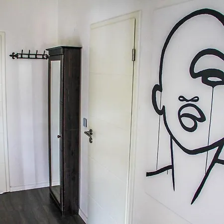 Exklusive 2 Mit Balkon In Lage! *
