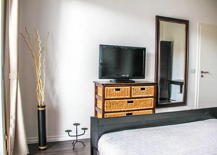 Exklusive 2 Mit Balkon In Lage! Apartment *