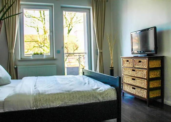 Exklusive 2 Mit Balkon In Lage! *