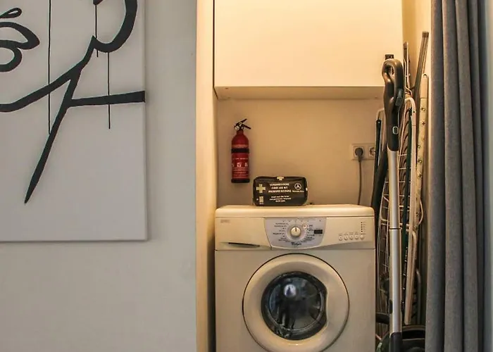 Exklusive 2 Mit Balkon In Lage!