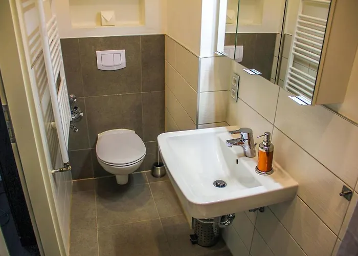 Exklusive 2 Mit Balkon In Lage! * Brema