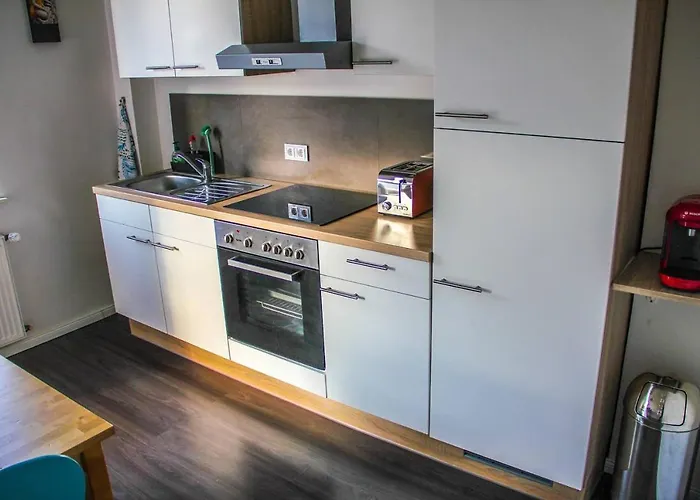 Exklusive 2 Mit Balkon In Lage!